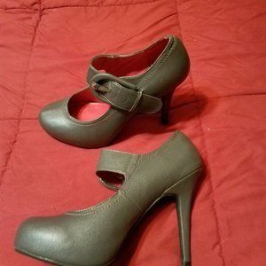 Heels - Gray Fashion Pumps - never worn